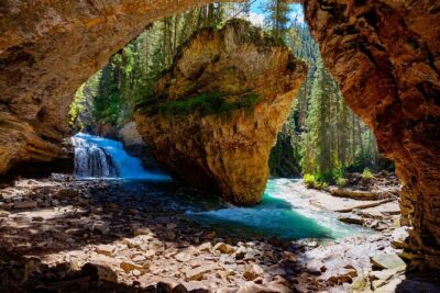 2025 Winner-Lake Louise Moraine Lake Johnston Canyon Banff Town - Pickup, Timing, and Why the Schedule Feels Fast