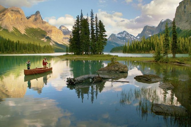 3-Day Authentic Jasper National Park Packaged Tour - Day 1 lodging in the Jasper area: what to expect after the driving
