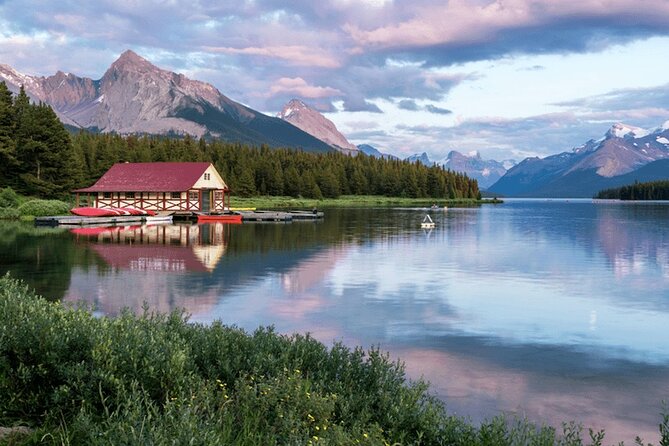 3-Day Canadian Rockies Tour: Yoho & Jasper National Park - Day 2: the 232 km world-heritage drive, Columbia Icefield Discovery Centre, Skywalk, and Athabasca Falls