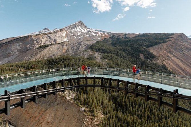 3 Day Rocky Mountains Columbia Icefields Banff and Yoho NP Tour - Banff Town base: Banff Avenue and why the hotel stop matters