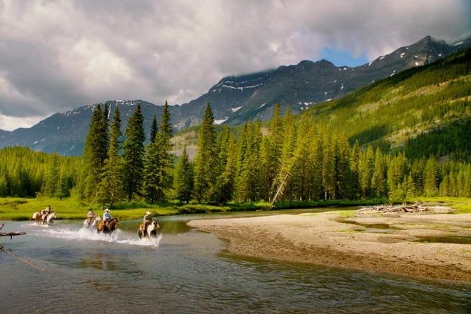 3 Day Rocky Mountains Columbia Icefields Banff and Yoho NP Tour - Lake Louise and Moraine Lake: iconic views plus the permit detail