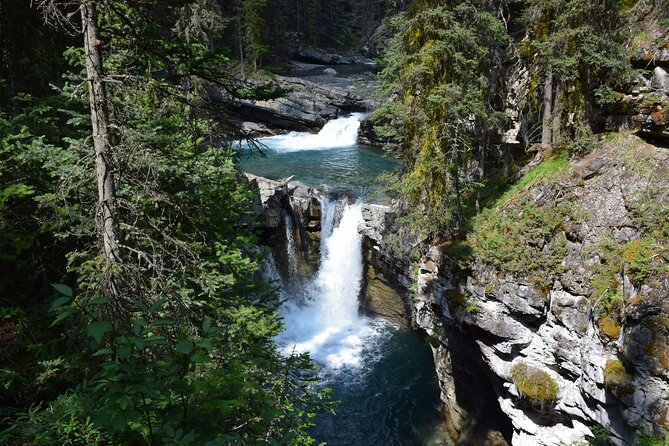 4-Day Authentic Banff, Jasper and Glacier Tour Package - Jasper Days: Waterfalls, Disappearing Lake, Maligne Lake, and Spirit Island