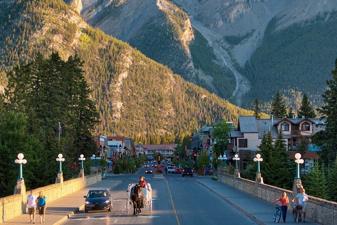 4-Day Authentic Banff, Jasper and Glacier Tour Package - Group Size, Guides, and How the Tour Actually Feels