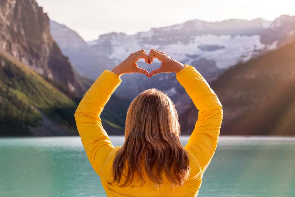Banff 2-day: Lake Louise, Moraine Lake, Johnston Canyon tour - Two Days in Banff and the Rockies: The value in the mix