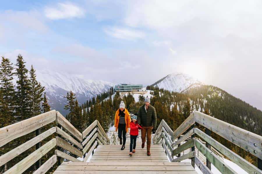 Banff: Banff Town, Gondola, and Johnston Canyon Day Tour - Banff Town for about 90 Minutes: Use It Like a Local