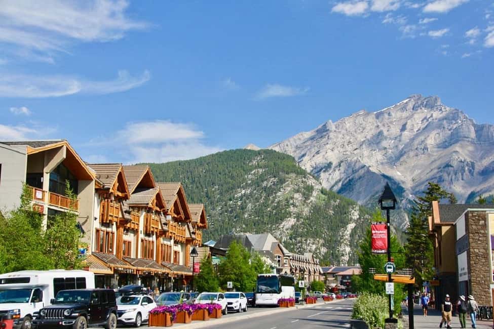 Banff/Calgary:Banff National Park&Johnston Canyon 1-Day Tour - Lake Minnewanka and the quieter side of Banff