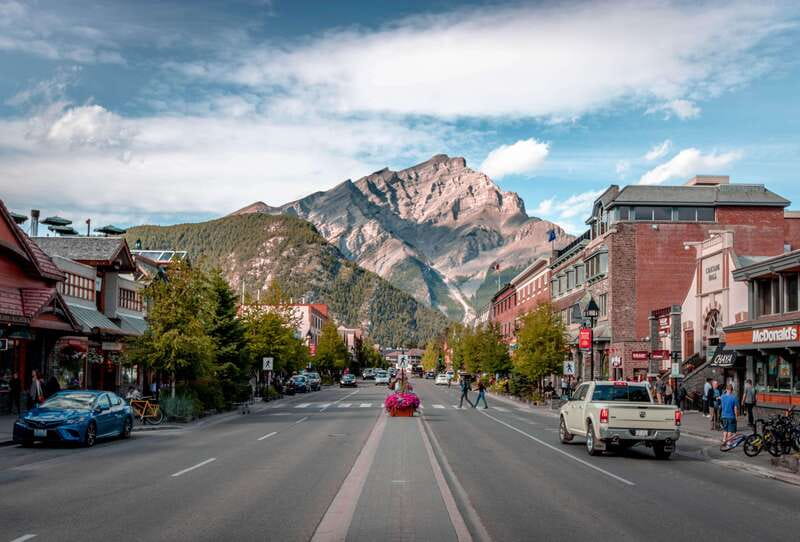 Banff: In-Depth Banff Area & Canyon Day Tour - From Calgary to the Rockies: a day trip with smart pacing