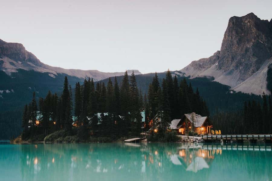 Banff, Lake Louise, Moraine ,Emerald & Johnston Canyon tour - Should you book this Banff, Lake Louise, Moraine, Johnston Canyon tour?