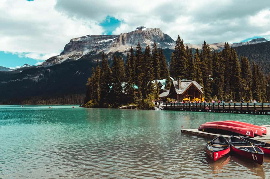 Banff: Lake Louise,Lake Minnewanka,Emerald Lake & Banff Town - Lake Louise: turquoise water and the classic mountain backdrop