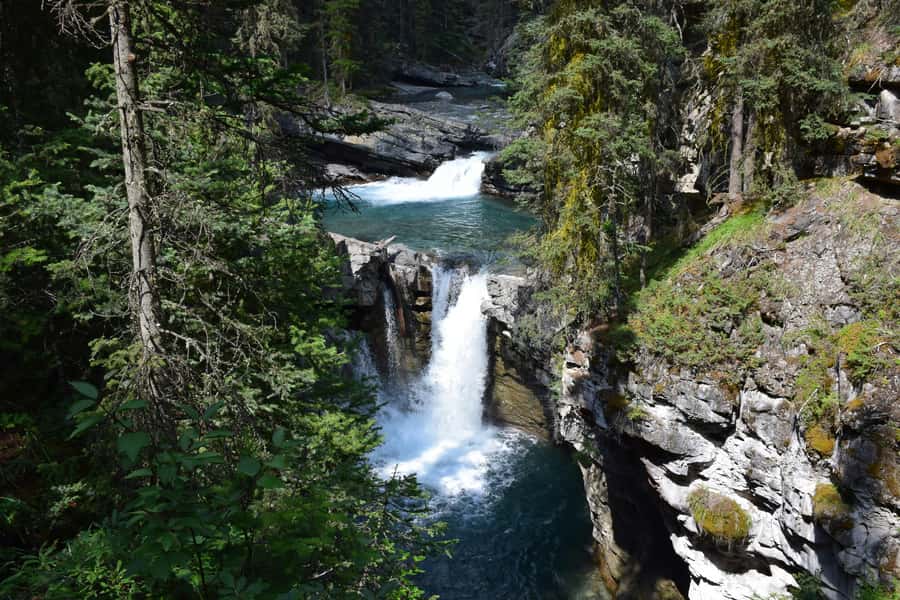 Banff: Lake Louise,Lake Minnewanka,Emerald Lake & Banff Town - Emerald Lake in Yoho: calm pace for your feet