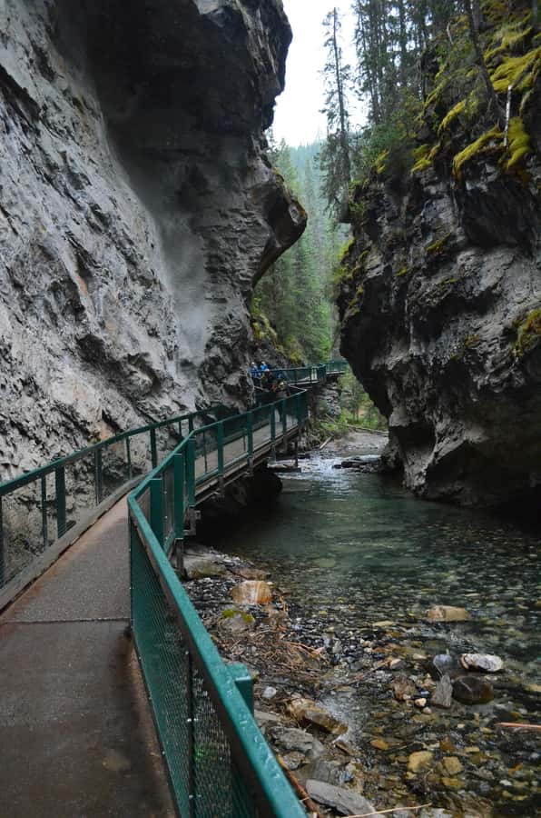 Banff: Lake Louise,Lake Minnewanka,Emerald Lake & Banff Town - Johnston Canyon: catwalks, Lower Falls, and Upper Falls