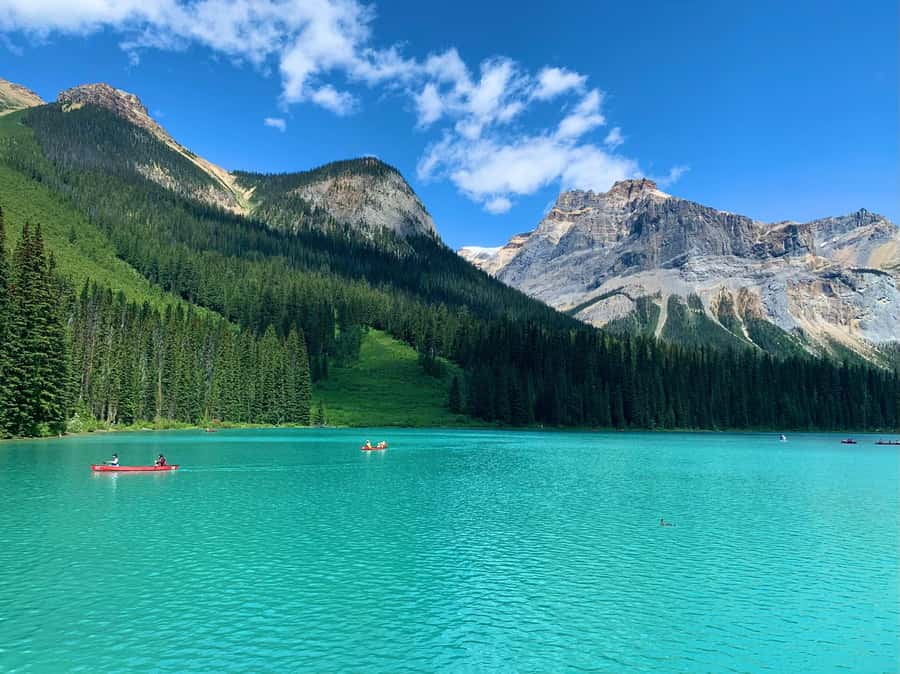 Banff: Moraine Lake, Lake Louise, Emerald Lake and Yoho Trip - Moraine Lake: the June–October rule and the crowd strategy