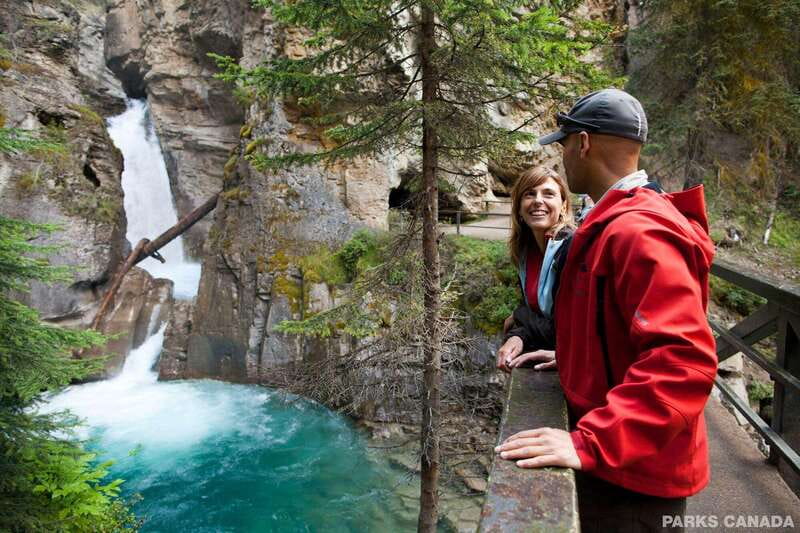 Banff: Thermal Waters and Hidden Waterfalls - 3hr Walk - Geothermal hot springs: The relaxing core of the walk