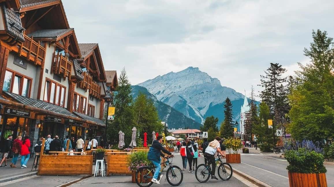 Banff Town, Gondola, Hot Springs, Bow Falls & Three Lakes - Surprise Corner Viewpoint and the Last Photo Push