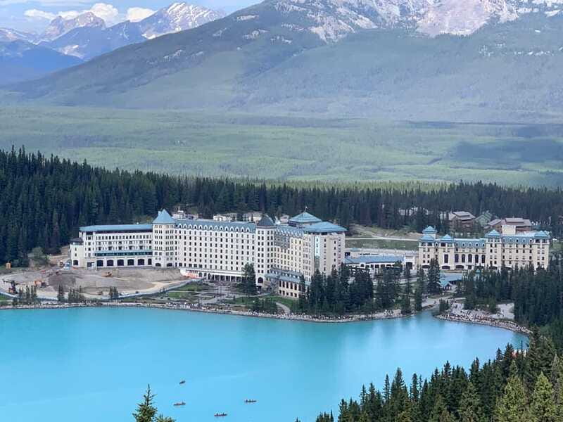 Banff Town: Gondola, Lake Louise, Moraine, Cave and Basin - Banff Town Free Explore and Lunch Time on Banff Avenue (80 Minutes)