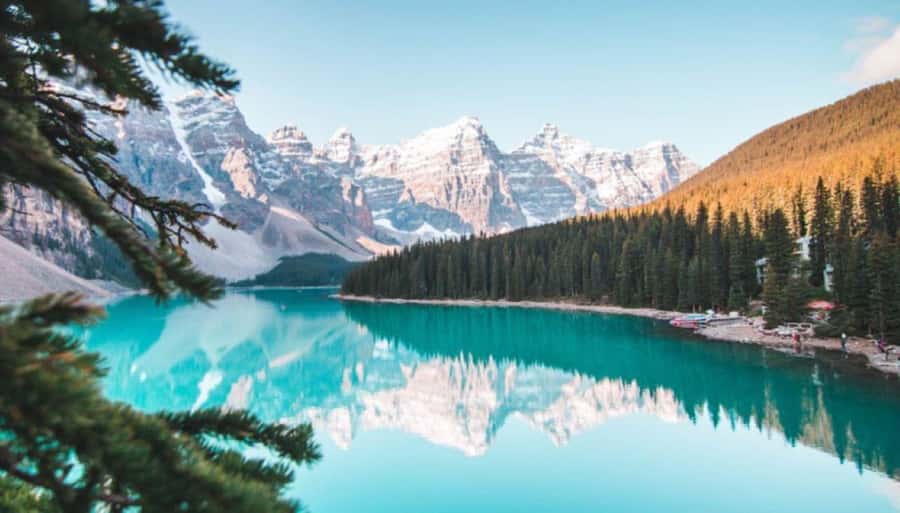 Banff Town: Gondola, Lake Louise, Moraine, Cave and Basin - Moraine Lake in Summer or Lake Minnewanka in Winter (Seasonal Swap)