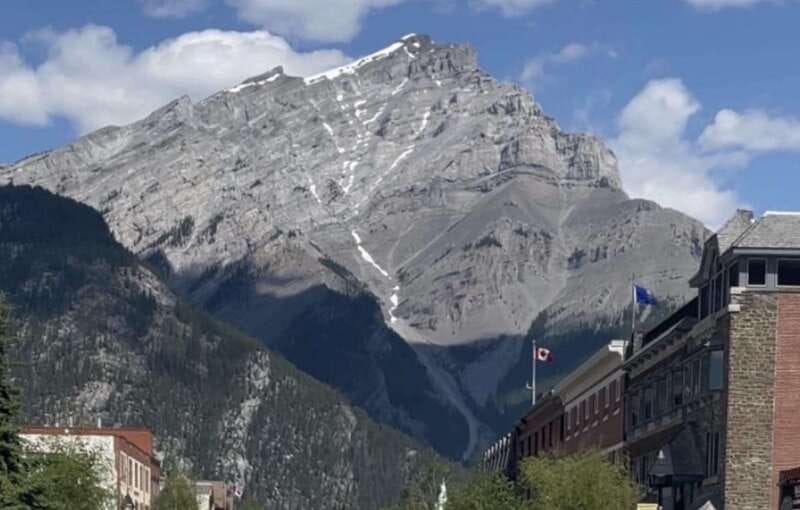 Banff Town: Guided Town Walking Tour with Snack - The pace: 3 km in 2 hours, with stairs