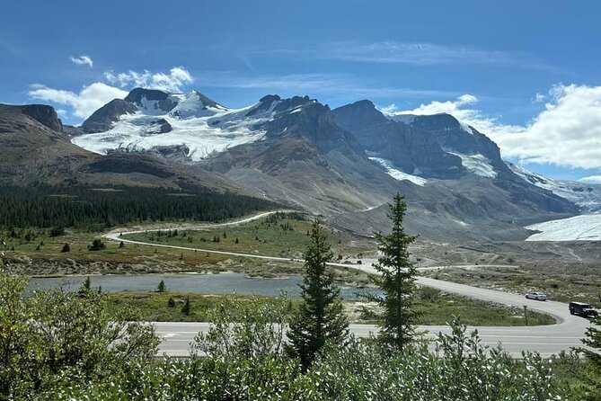 Banff:Columbia Icefield Adventures, Skywalk and Iconic Lakes Tour - Lake Louise: The Classic Start With Easy Time for Photos