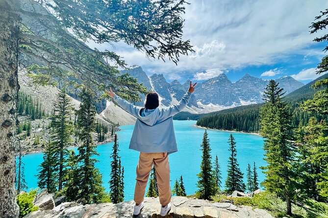 Calgary/Canmore/Banff: Enchanting Banff National Park Day Tour - Stop 2: Lake Louise and Its Summer-to-Winter Identity