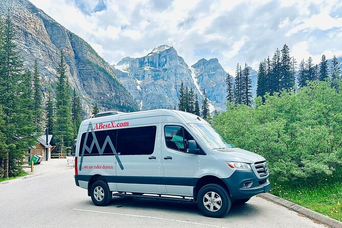 Calgary To: Lake Louise, Emerald Lake & Johnston Canyon (Shared) - Downtown Banff: One Hour of Flex Time for Food and Photos