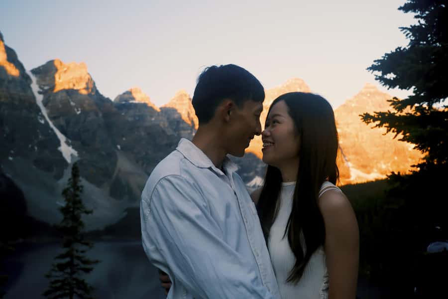 Calgary:Moraine Lake Sunrise & Lake Louise & Wildlife Safari - What you should pack so the cold doesn’t ruin the sunrise