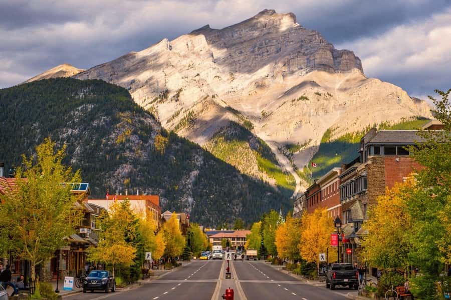 Discover the Best of Banff: Lakes, Mountains, Gondola Ride - Surprise Corner and the Fairmont Banff Springs photo moment