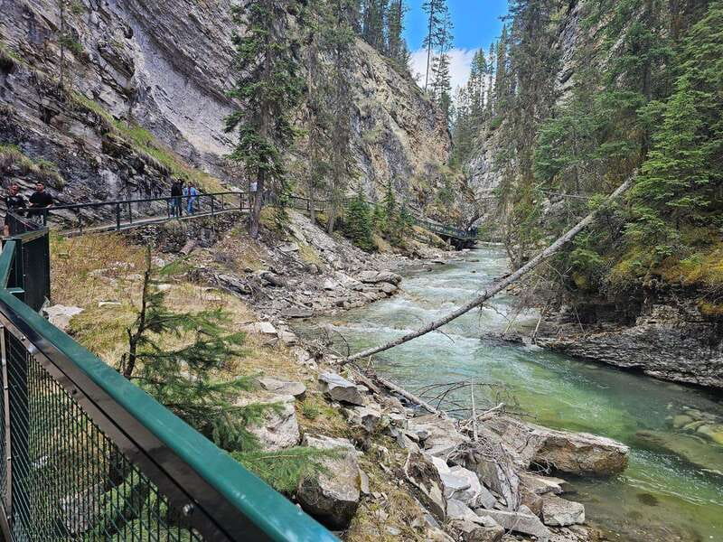 Emerald Lake, Lake Louise, Johnston Canyon & Banff Tour SUV - What to bring (and what will slow you down)