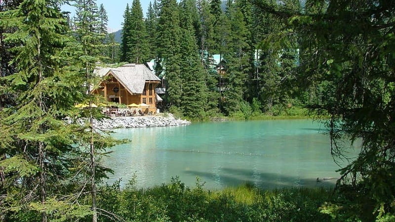 Emerald Lake, Moraine, Louise, Johnston Canyon & Banff Town - Natural Bridge: the short guided stop that packs power