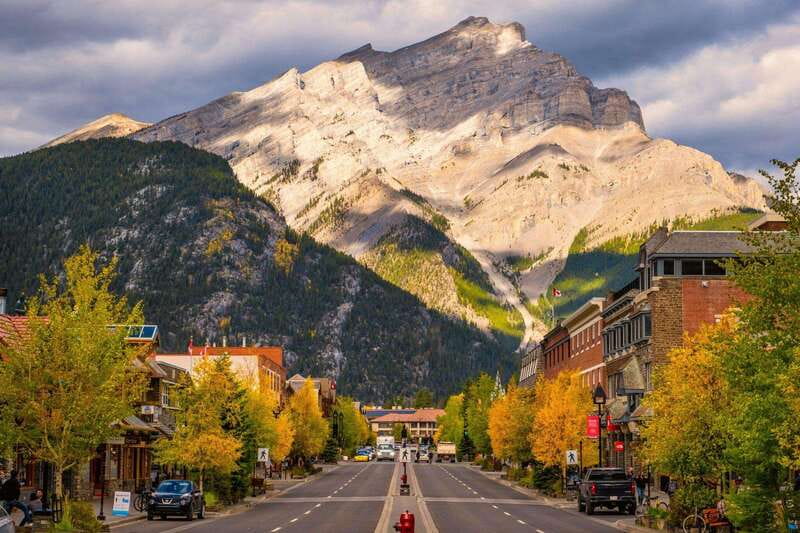 Emerald Lake,Lake Louise JohnstonCanyon&Banff Tour - Banff town time: shops, cafes, and how Moraine Lake may change your schedule