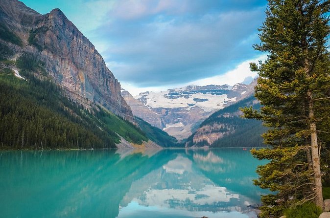Experience Golden Hour at Moraine and Lake Louise - Stop 2: Moraine Lake at golden hour (about 1 hour 30 minutes)
