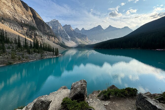 From Banff: Affordable Moraine Lake and Lake Louise Shuttle Bus - On-board comfort and drivers who keep timing tight