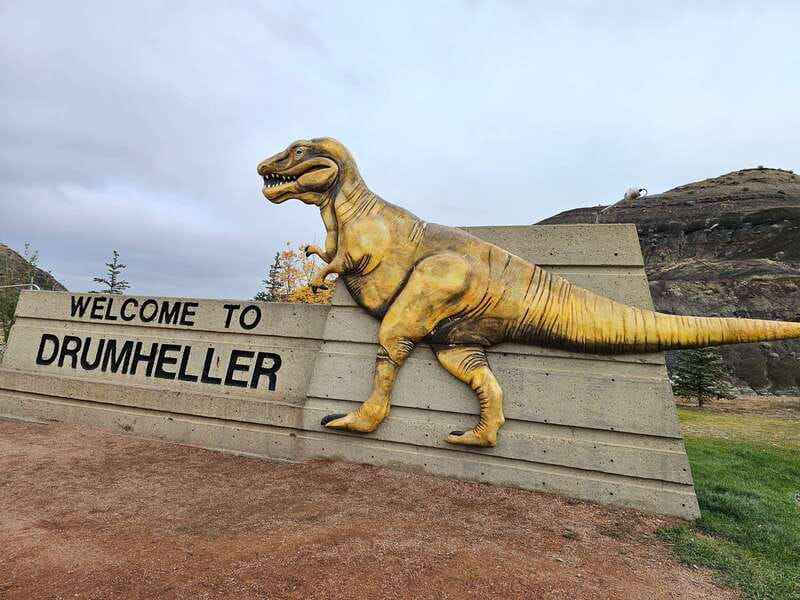 From Calgary: Drumheller Private Tour, Full day sightseeing - A private Drumheller day that cuts the stress