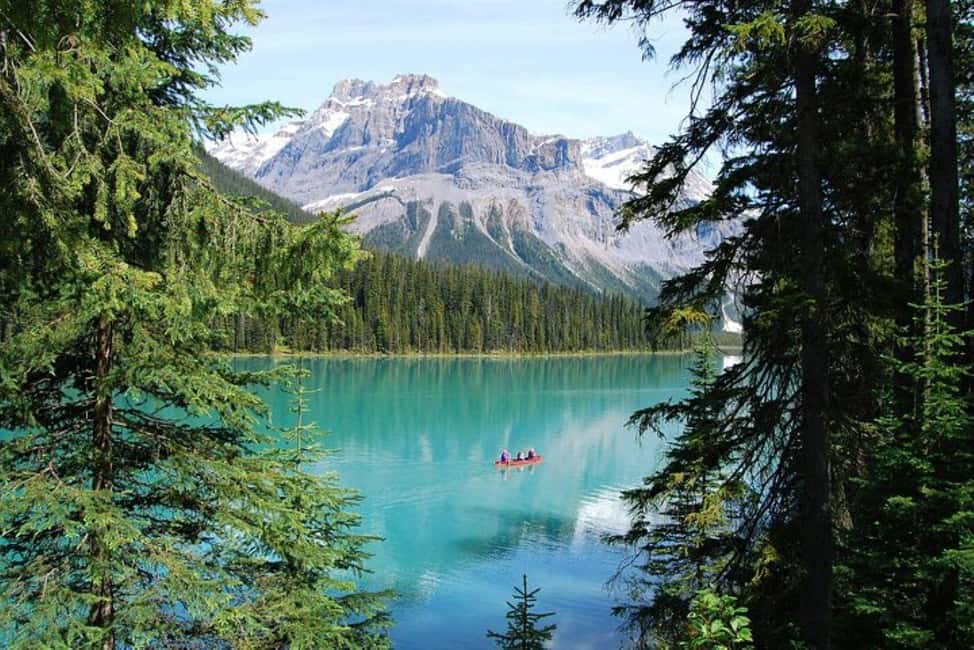 From Calgary: Explore 4 Stunning Lakes in Banff & Yoho - Lake Louise: Classic Views With Real Walk Time