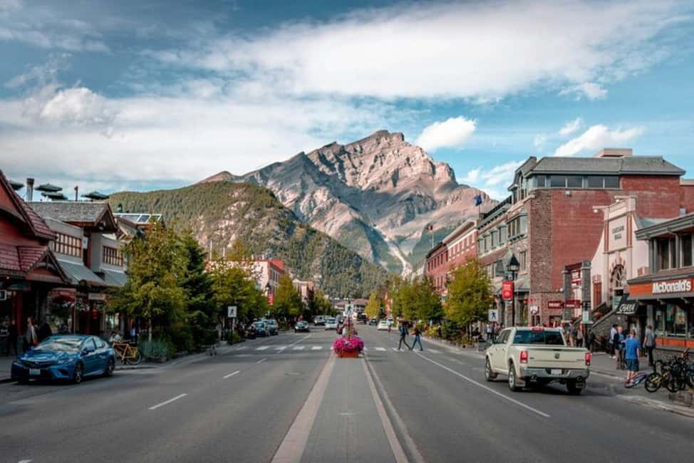 From Calgary: Explore 4 Stunning Lakes in Banff & Yoho - Banff Town Time: Where to Eat, Shop, and Reset