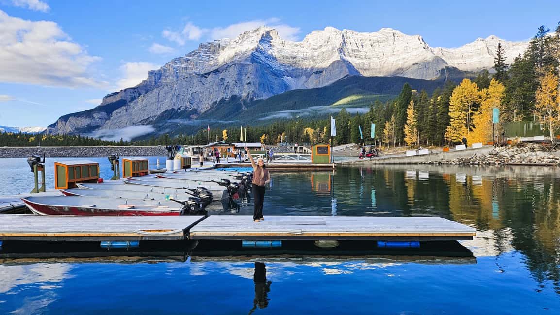 From Calgary to Banff: Day Trip with Wolfdog Sanctuary Visit - Downtown Banff Avenue and Fairmont Banff Springs: photos plus real-town time