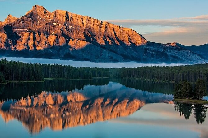Guided Tour to Banff Highlights & Wildlife With Gondola Admission - Lake Minnewanka and Two Jack Lake: glacial-blue water and animal odds