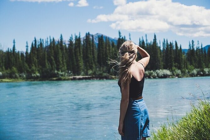 Guided Tour to Banff Highlights & Wildlife With Gondola Admission - Surprise Corner: Tunnel Mountain lines up with a famous-looking hotel