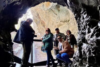 Johnston Canyon, Lake Louise & Banff: Small-Group Day Tour - Banff Avenue and lunch time: your chance to reset