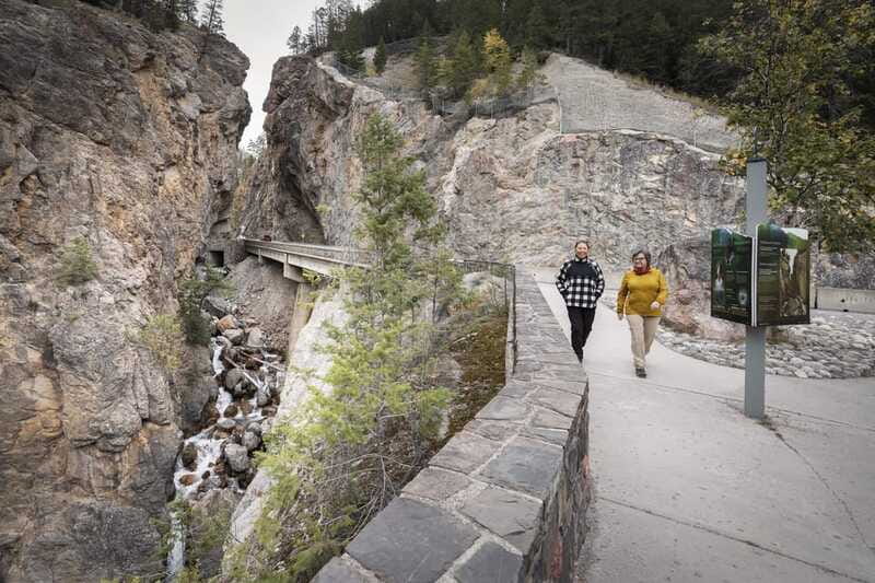Kootenay: From Icy Mountain Rivers to Steamy Hot Springs - Marble Canyon: the self-guided ice-caved trail and 2003 wildfire traces