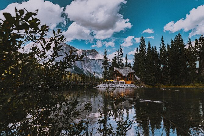 Lake Louise, Emerald Lake and Johnston Canyon Tour - Guides and group size: why it feels smoother than you’d expect
