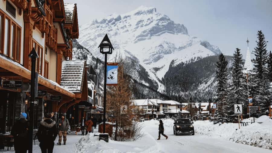 Lake Louise, Moraine, & Emerald: From Calgary/Canmore/Banff - Banff town free time: shops, snacks, and real breathing room