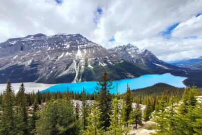 Lake Louise, Moraine Lake, Peyto Lake, Crowfoot, Johnston Canyon - Moraine Lake (summer only): the color, the view, the one-hour window
