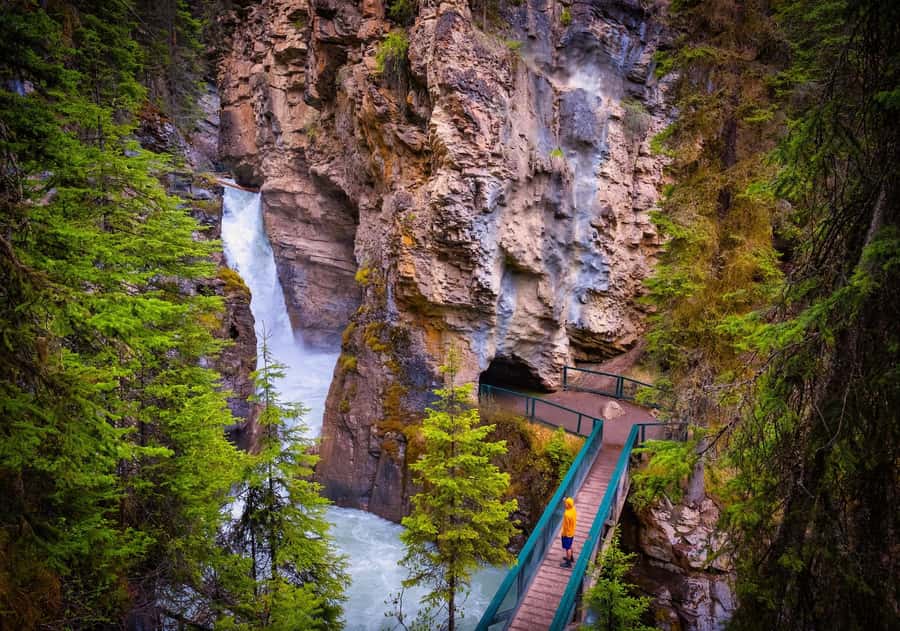 Louise, Moraine/Johnston Canyon, Minnewanka & Banff Town - Lake Minnewanka: The Biggest Final Moment