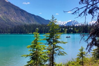 Moraine Lake Lake Louise Emerald Lake Banff Town & Natural Bridge - Pickup and timing: the bus does most of the work