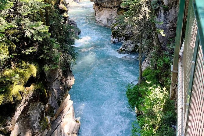 Moraine Lake, Louise, Emerald Lake, Johnston Canyon, Banff Town - Key things I’d watch before you book
