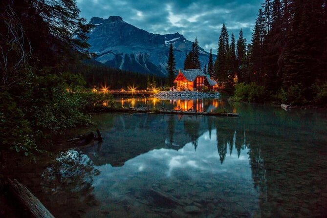 Moraine Lake, Louise, Emerald Lake, Johnston Canyon, Banff Town - Lake Louise Visitor Information Centre: your break before the next drive