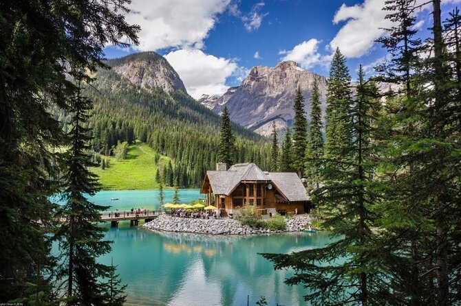 Moraine Lake, Louise, Emerald Lake, Johnston Canyon, Banff Town - Emerald Lake: green water and easy Yoho time