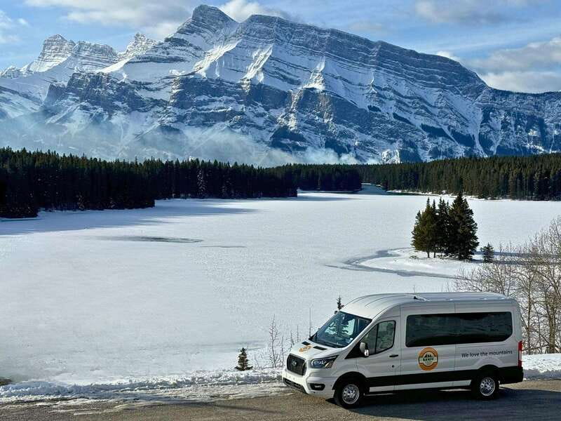 Moraine Lake Sunrise & Lake Louise from Calgary/Canmore/Banf - Lake Louise Before the Crowd: Guided Stops and Canoe Time