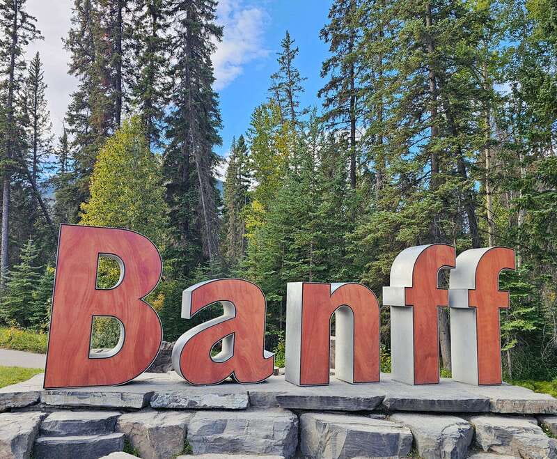 Private Tour Banff/Emerald Yoho Customized Sightseeing - Lake Minnewanka and Bow Falls: Finishing With Wide Open Views