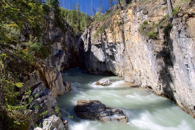 Radium Hot Springs and Marble Canyon Advanture - The Kootenay Valley Viewpoint: quick panoramas, real scale